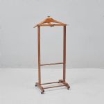 1483 3280 VALET STAND